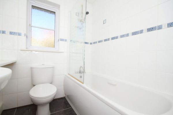 Shower Window Replacement in San Antonio
